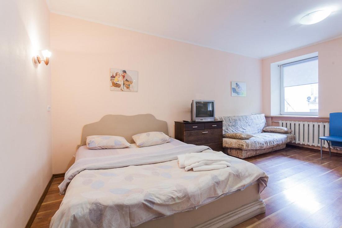 Cozy Near Olympic Stadium Apartment *