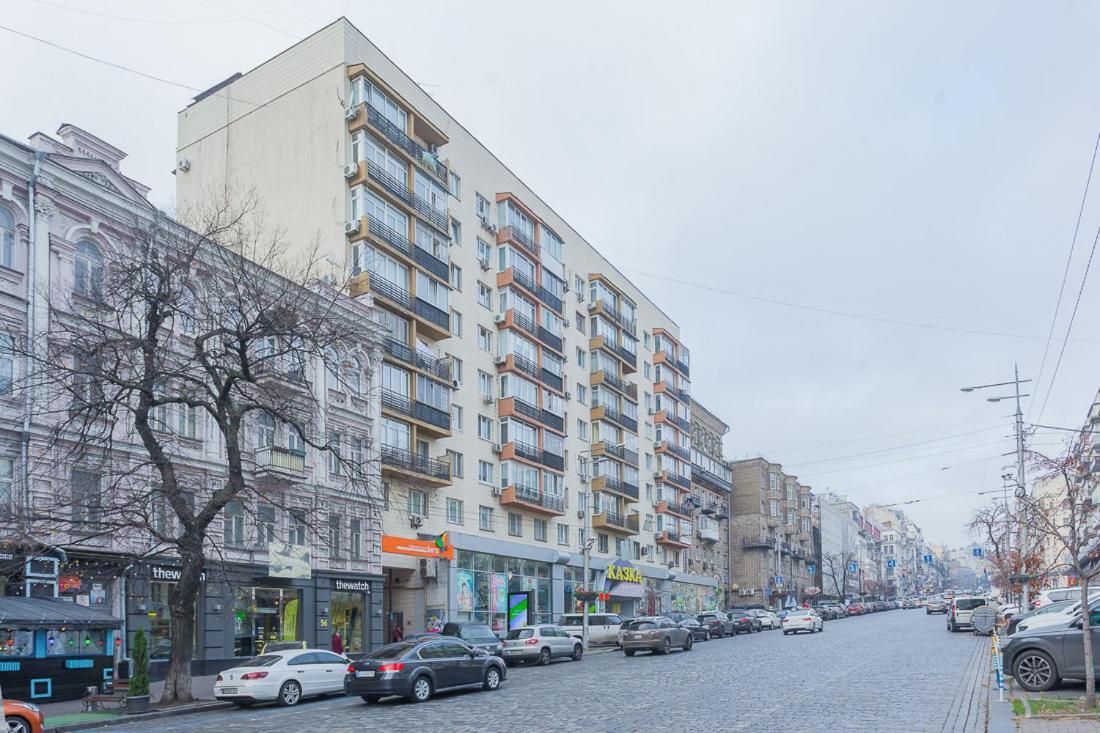 Cozy Near Olympic Stadium Apartment *
